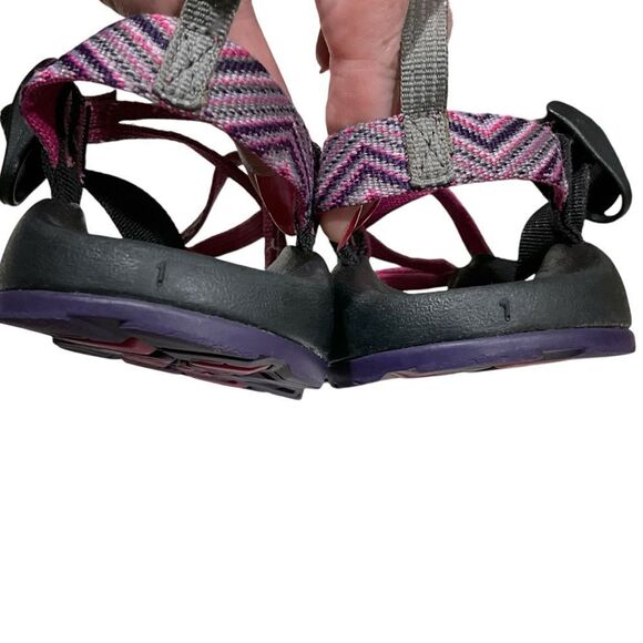 CHACO ZX1 Eco Tread Sandals Girls Size 1 Purple Geometric Buckle Hiking Outdoor - Picture 7 of 8